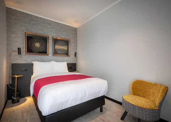 Amory Hotel By Hyllit