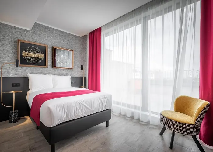 Amory Hotel By Hyllit